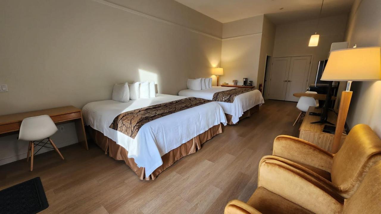 The Cedars Inn Hotel & Convention Centre กิบสันส์ ภายนอก รูปภาพ