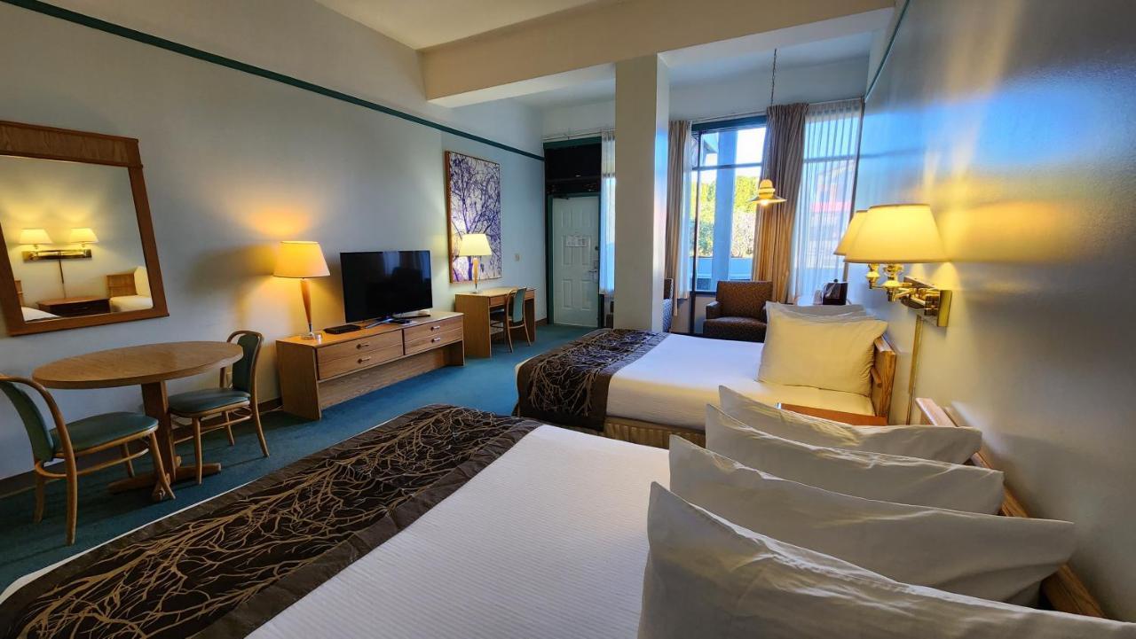 The Cedars Inn Hotel & Convention Centre กิบสันส์ ภายนอก รูปภาพ