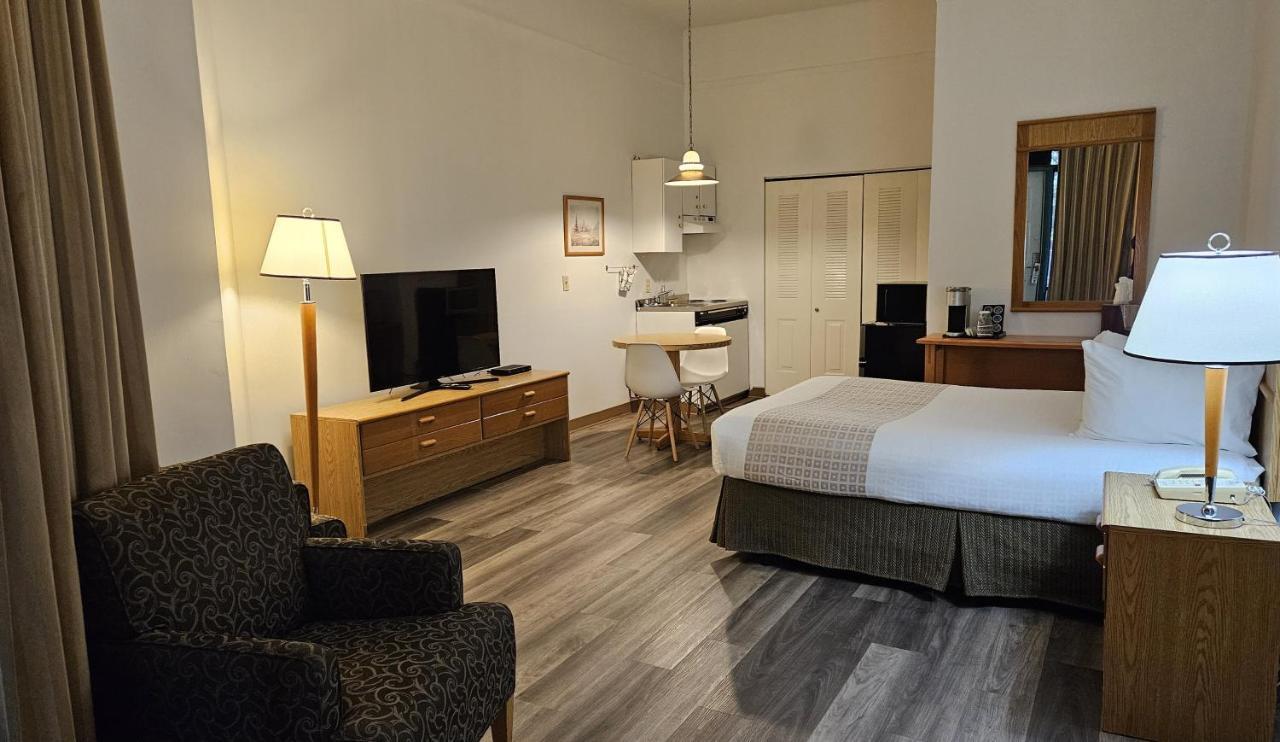The Cedars Inn Hotel & Convention Centre กิบสันส์ ภายนอก รูปภาพ