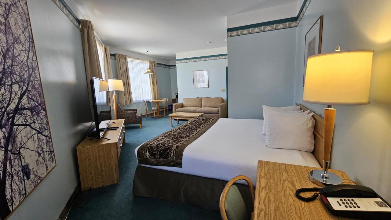 The Cedars Inn Hotel & Convention Centre กิบสันส์ ภายนอก รูปภาพ