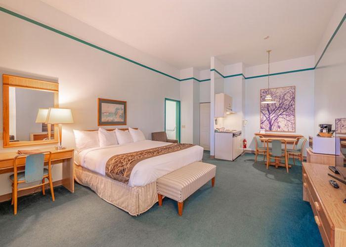The Cedars Inn Hotel & Convention Centre กิบสันส์ ภายนอก รูปภาพ
