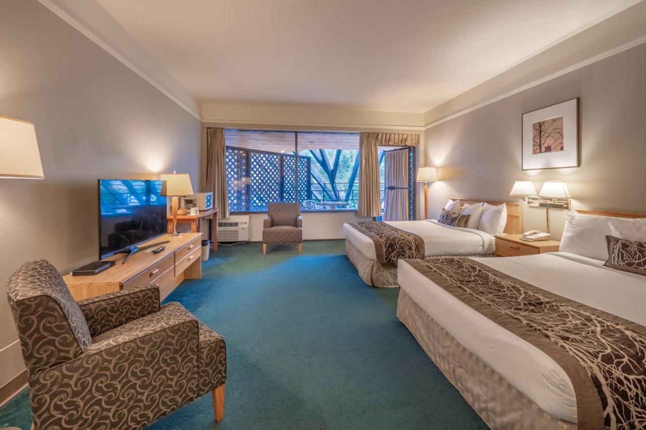 The Cedars Inn Hotel & Convention Centre กิบสันส์ ภายนอก รูปภาพ